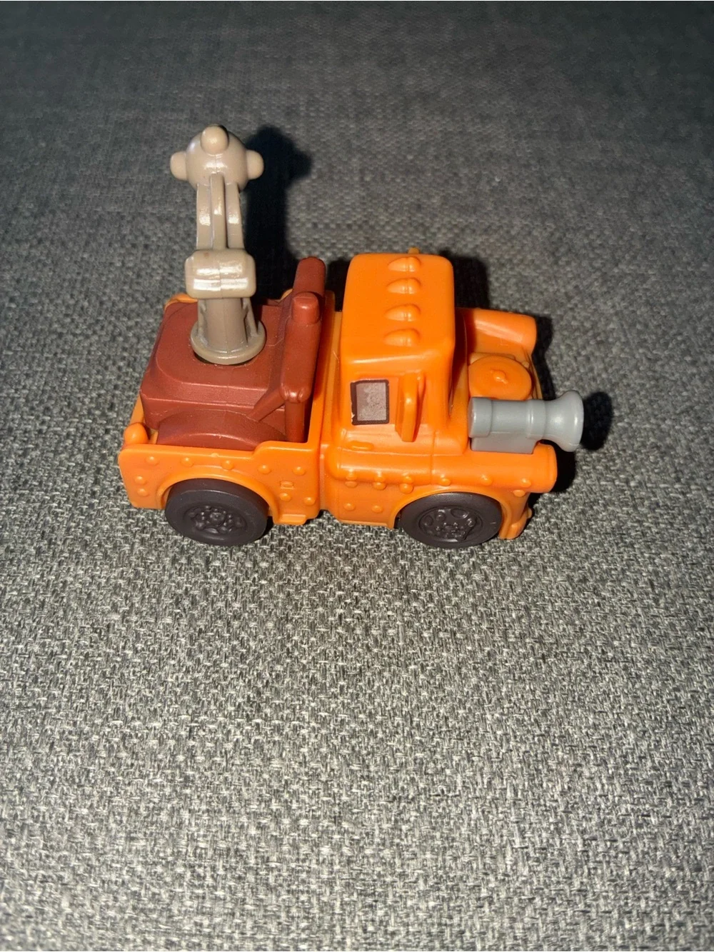Disney Pixar Cars On The Road Pull Back Friction Mater Tow Truck